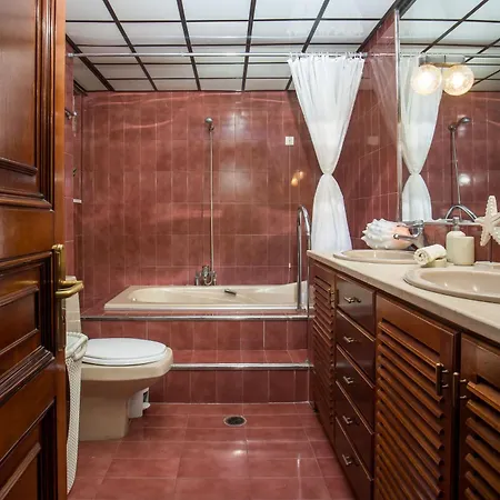 דירה Elegant Spacious Apartment In Rhodes With Balcony *