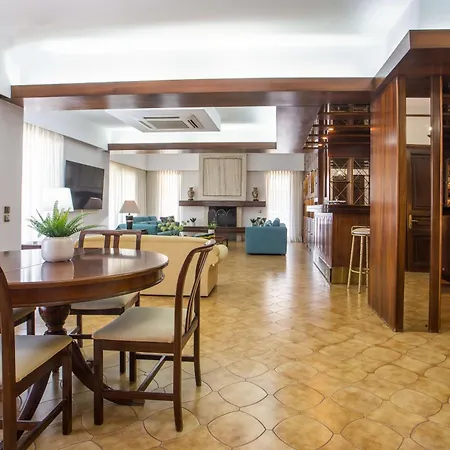 דירה Elegant Spacious Apartment In Rhodes With Balcony *