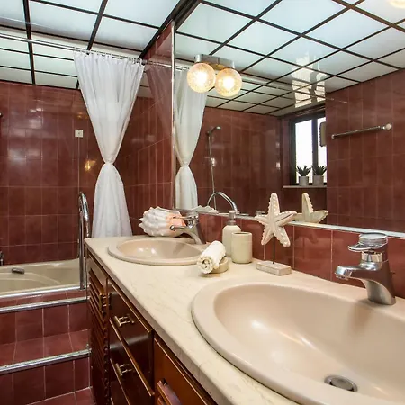 Elegant Spacious Apartment In Rhodes With Balcony דירה