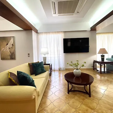דירה Elegant Spacious Apartment In Rhodes With Balcony *